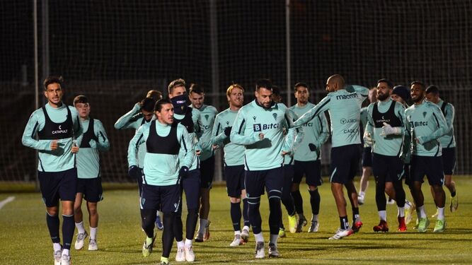 Jugadores del Cádiz en un entrenamiento.