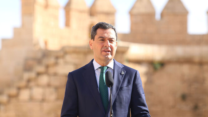 Juanma Moreno, en la reunión del Consejo de Gobierno celebrada en la Alcazaba de Almería.