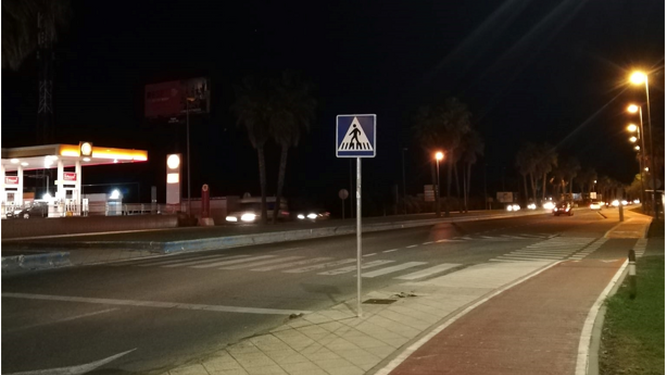 Uno de los cruces de la avenida de Valdelagrana donde debería haber un semáforo, que no ha sido repuesto.