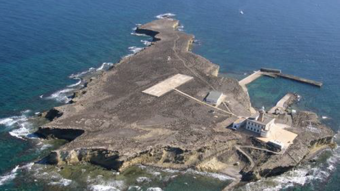 La isla de Alborán, donde hay desplegado un destacamento permanente de la Armada.
