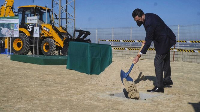 El presidente de la Junta coloca la primera piedra de lanueva depuradora de Puerto Real