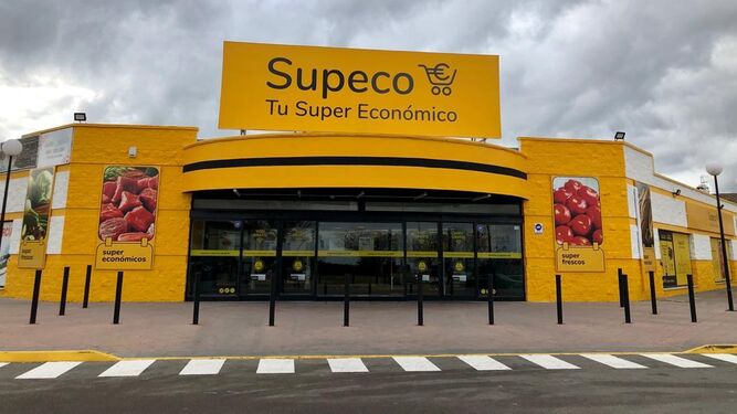 Imagen de la fachada de la nueva tienda de Supeco en Algeciras