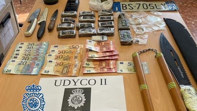 Droga y material incautado por la Policía Nacional.
