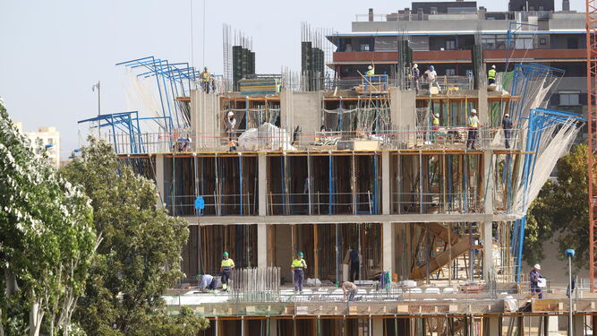 Construcción de viviendas nuevas en Huelva.
