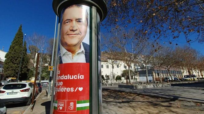 Campaña del PSOE en Granada con la imagen de Juan Espadas.