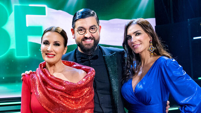 Eva Ruiz,  Manu Sánchez y Teresa Martín, presentadores  de 'Tierra 28F'