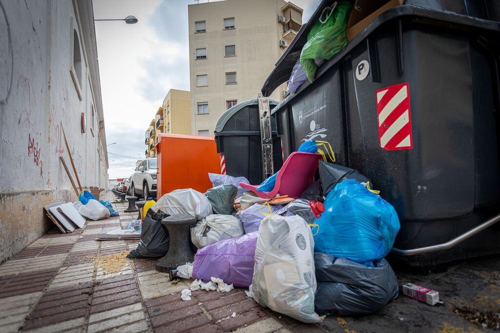 As&iacute; ha amanecido El Puerto este domingo con la huelga de basuras