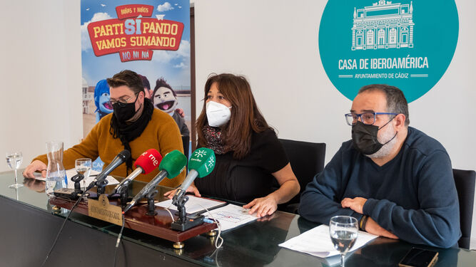 Un momento de la presentación de la campaña, que contó con la presencia de la concejala de Asuntos Sociales, Helena Fernández.