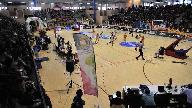 Un partido del minibasket de selecciones autonómicas de 2021, celebrado en el pabellón de Bahía Sur.