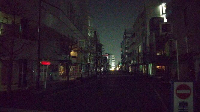 Tokio, a oscuras tras el terremoto.
