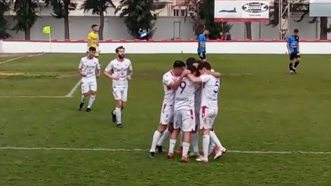 Los chiclaneros celebran el tercer gol, obra de Agustín.