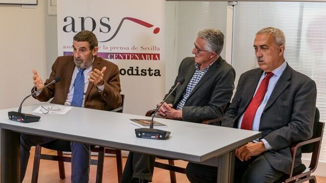Francisco Gallardo, Rafael Rodríguez y Santiago Sánchez Traver en la presentación.