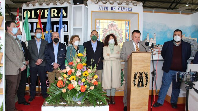 El alcalde de Olvera, Francisco Párraga, inauguró este viernes la muestra olivarera.