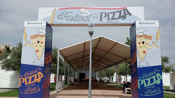 El III Festival de la Pizza de Rota se celebrará hasta el próximo domingo en el bulevar Bahía de Cádiz.