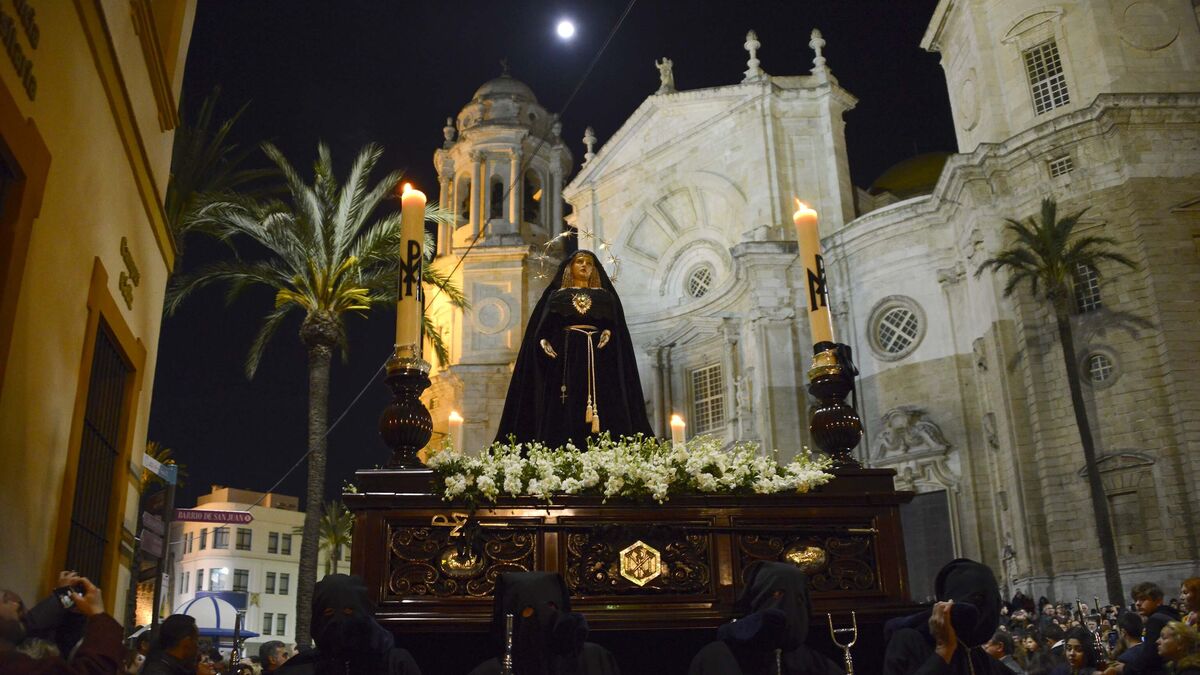 Horario e itinerario de la congregación de Ecce Mater Tua en la Semana  Santa de Cádiz 2023