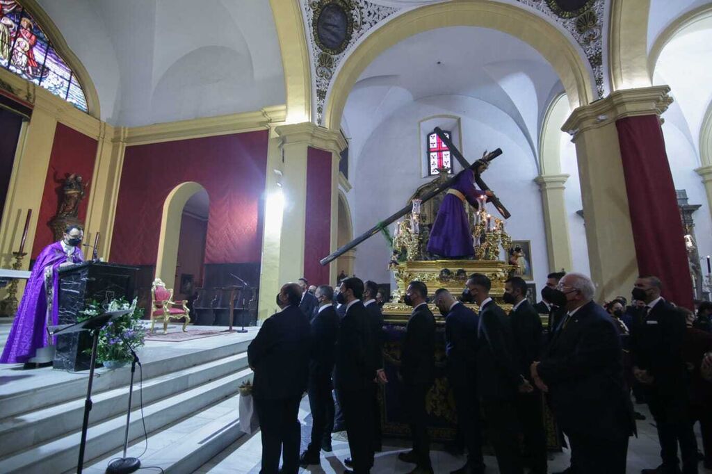 Salida del v&iacute;a crucis de Nazareno en San Fernando