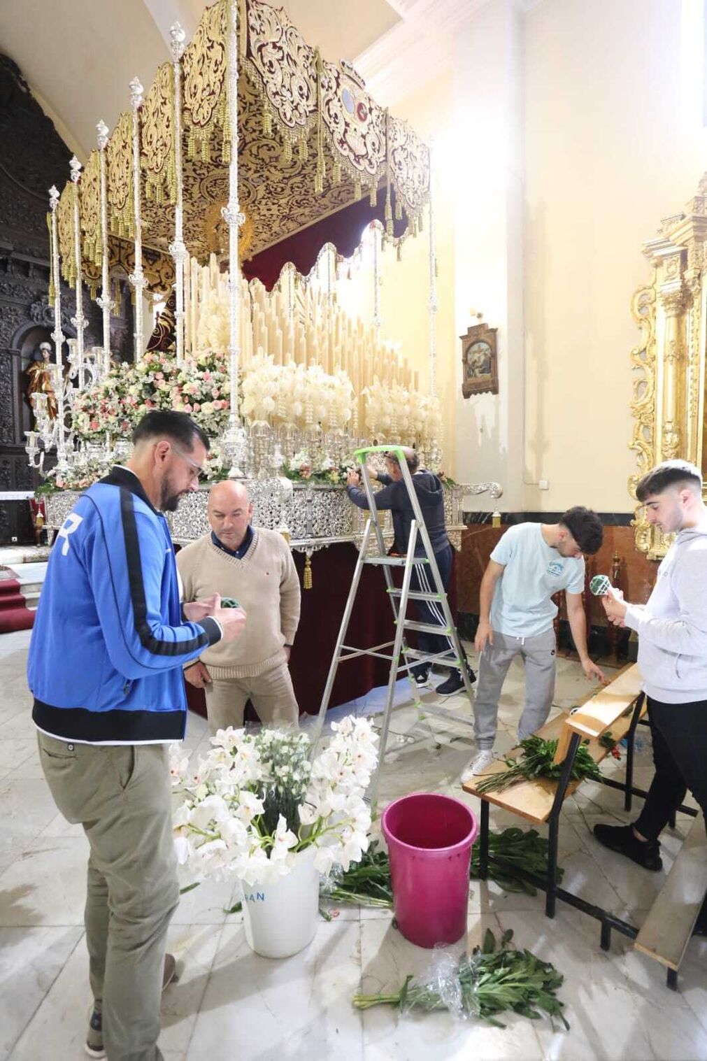 Semana Santa en El Puerto: Preparativos en las hermandades de La Borriquita y la Flagelaci&oacute;n