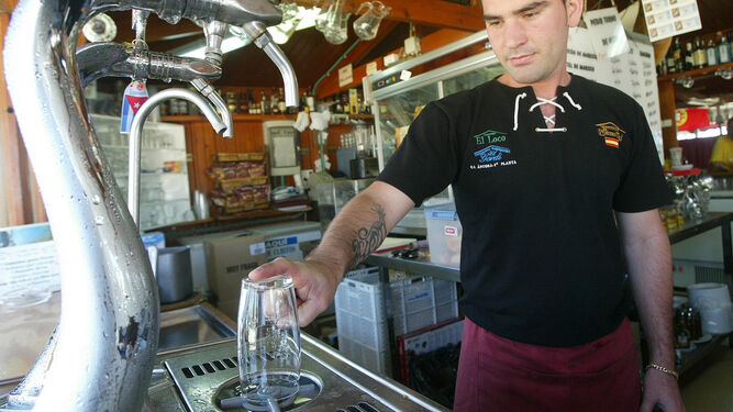 Los clientes podrán pedir agua del grifo gratis en los bares y restaurantes de Cádiz