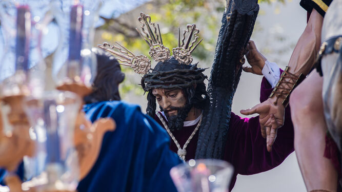 El Cristo de las Tres Caídas durante su salida procesional.