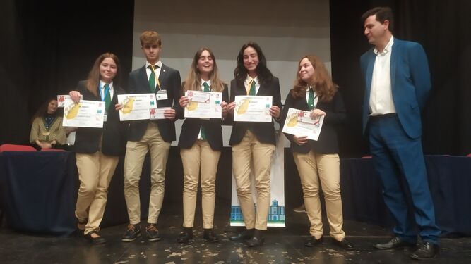 Equipo de 4º de ESO del Liceo que quedó finalista en el V Torneo Provincial de Debate San Felipe Neri.