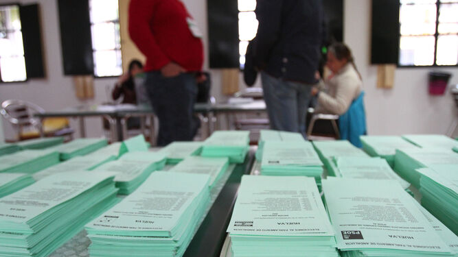 Papeletas de votación en unas elecciones andaluzas.