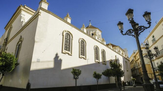 Exterior de la iglesia conventual de San Francisco, en Cádiz.