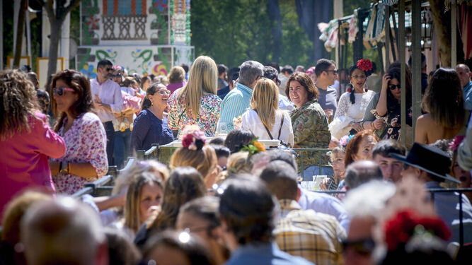 La Feria de Primavera de Rota ha venido registrando numeroso público desde su inauguración.