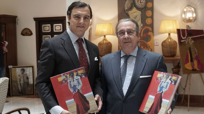 Joaquín y Agustin Arjona posan con dos de los ejemplares.