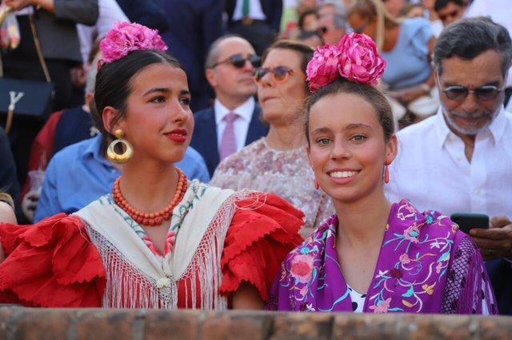Claudia Medina y Alejandra Haro.