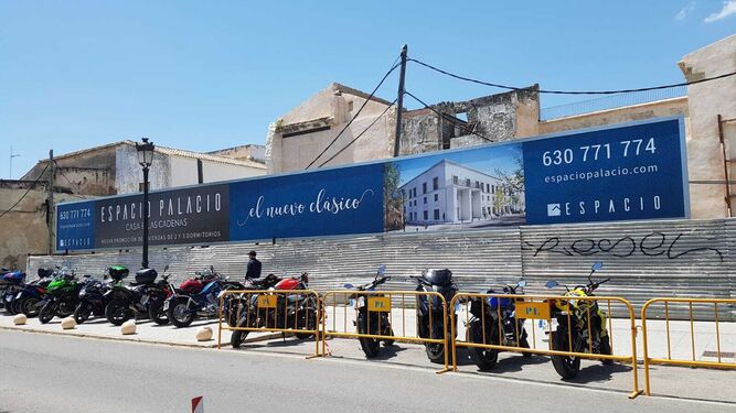 La nueva promoción que se anuncia en la zona posterior de la histórica Casa de las Cadenas, con fachada a la Avenida de la Bajamar.