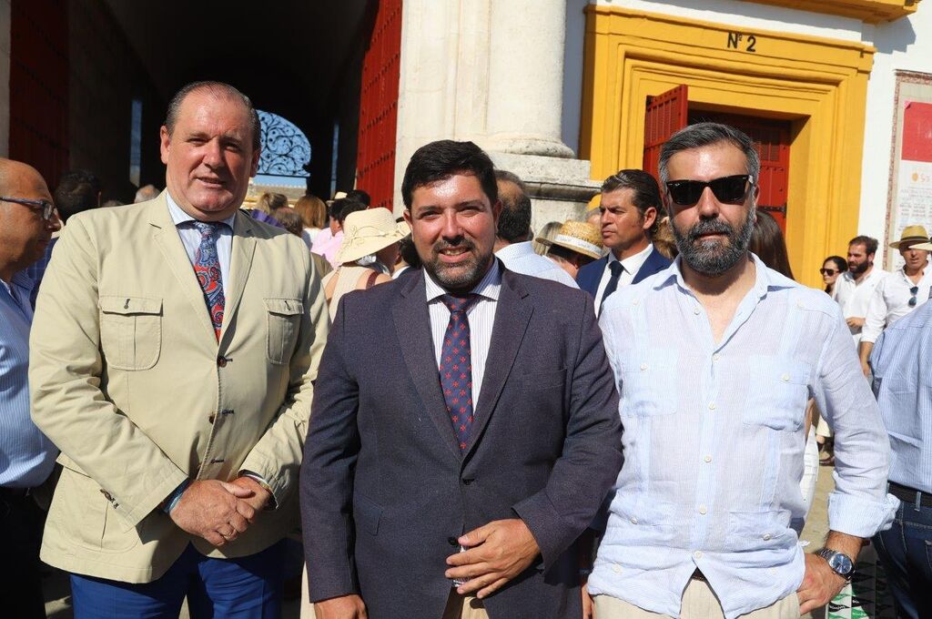 Federico Cuevas, Antonio Miguel Enamorado, alcalde de Lora del R&iacute;o, y Javier Sosa