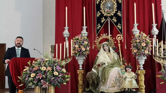 Un momento del pregón de Andrés García a la Pastora de Trille, este domingo 8 de mayo.