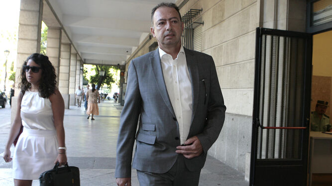 El ex director de Trabajo Daniel Alberto Rivera, en los juzgados.