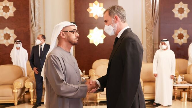Felipe VI traslada sus condolencias al nuevo presidente de Emiratos Árabes Unidos, el jeque Mohamed bin Zayid Al Nahyan.