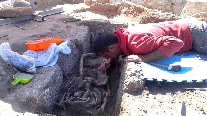 Trabajos arqueológicos en la necrópolis hallada en Janer, en una fotografía de 2015.