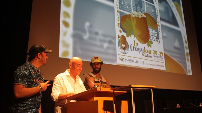 Presentación de la nueva edición de La Croquetour. En la imagen, el presidente de la Asociación de Hosteleros, Antonio V. Páez, acompañado de Diego Villalba y de Álvaro Pérez.