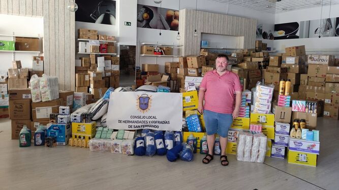 Lotes de productos de higiene personal donados a Ucrania por la vocalía de caridad del Consejo de Hermandades.