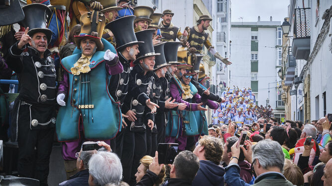 El coro 'Tócame', en un carrusel de coros del Carnaval de Cádiz 2020.