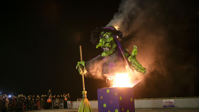 La quema de la Bruja Piti cerrará el Carnaval de Cádiz 2022.