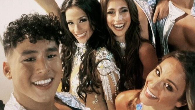 Chanel, tercera en Eurovisión 2022, y sus bailarines en  la previa a su actuación en el Carnaval de Tenerife