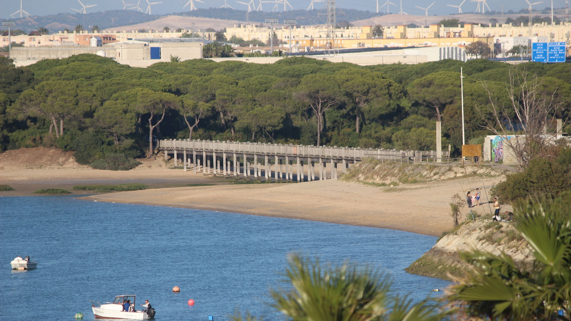 Puerto Real, el centro de la Bah&iacute;a, entre el pinar y la mar