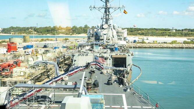 El destructor estadounidense 'USS Paul Ignatius' en la Base Naval de Rota.