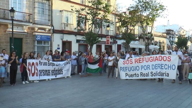 Concentración de Puerto Real Solidaria en la Plaza de Jesús