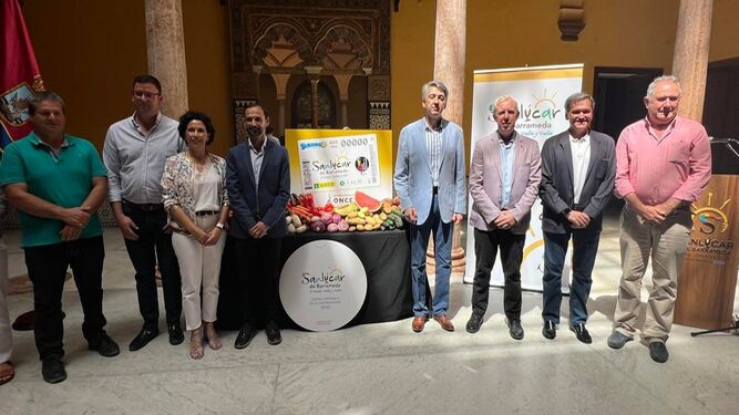 El Palacio Municipal ha acogido el acto de presentación del cupón dedicado a Sanlúcar como Capital Española de la Gastronomía.
