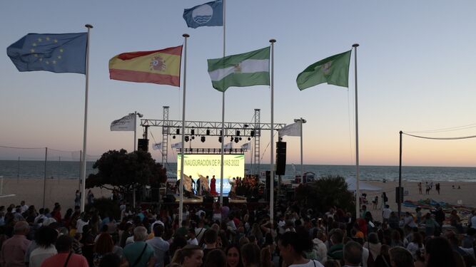 La fiesta inaugural de la temporada alta de playas en Rota se celebró en la playa de La Costilla.