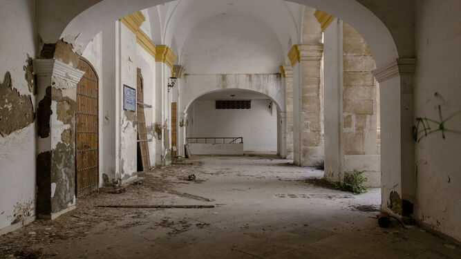 Imagen del estado en el que se encuentran las instalaciones del edificio Valcárcel de Cádiz