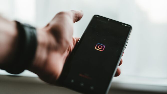 Instagram puede ser útil para otros usuarios a la hora de espiarnos, poniendo en riesgo nuestra seguridad y privacidad