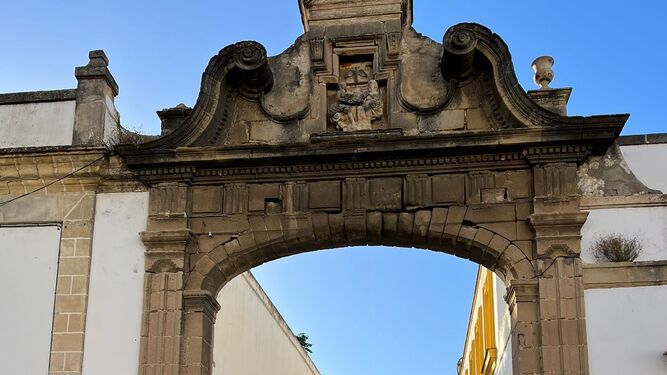 Betilo reitera la necesidad de restaurar el Arco de la Trinidad.
