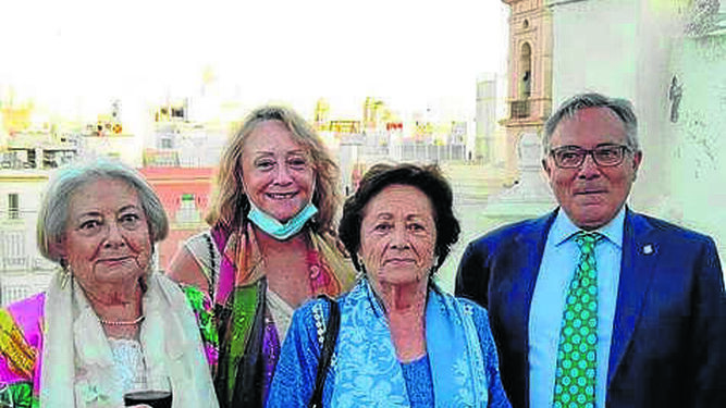 Teresa Rodríguez, Beatriz Sainz, Paquita Lobato y Antonio Ares.