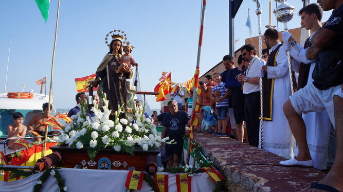 Procesión marinera de la Virgen del Carmen en una imagen de archivo